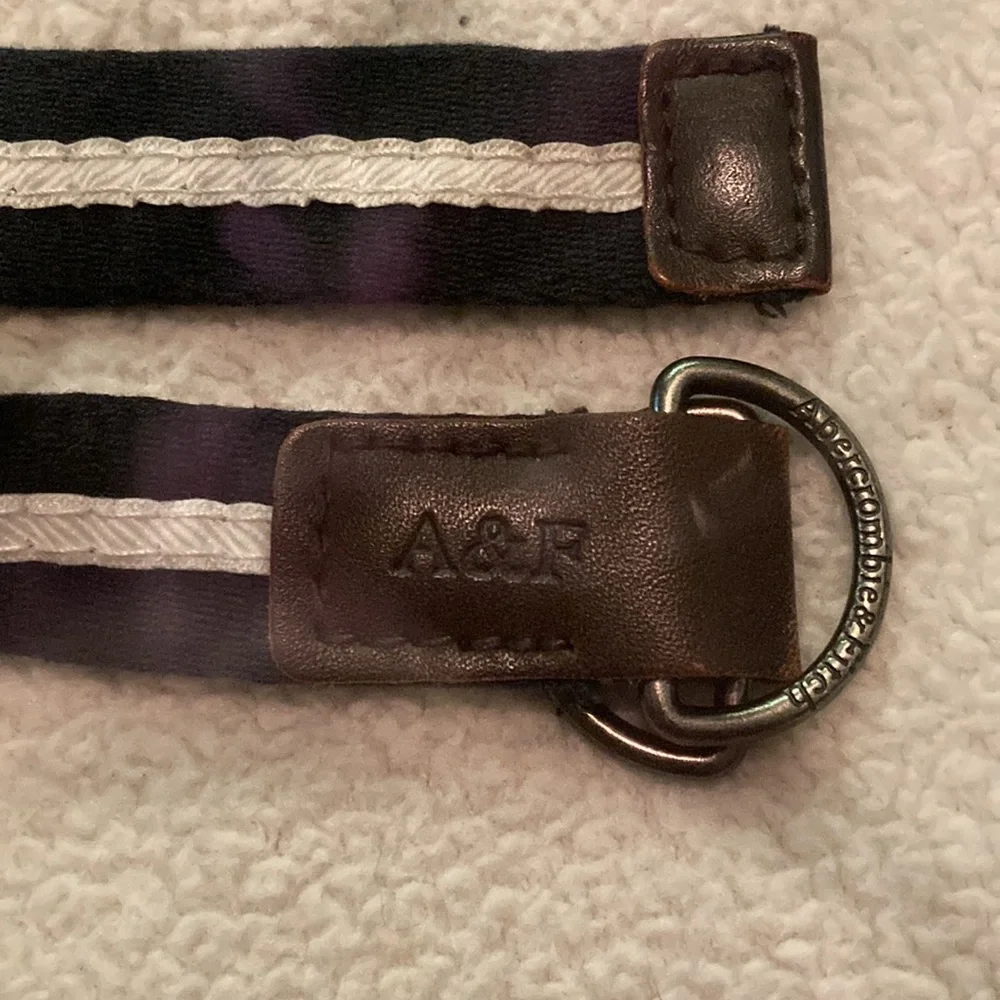 Abercrombie & Fitch navy and white belt